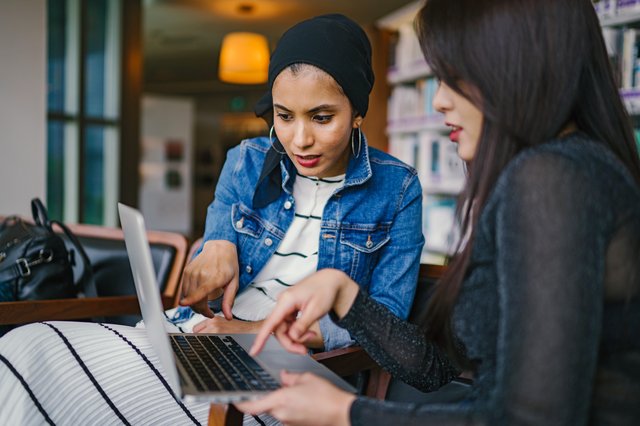 Hoe begeleid ik als (jonge) manager mijn medewerkers bij groei en ontwikkeling? (9 tips)